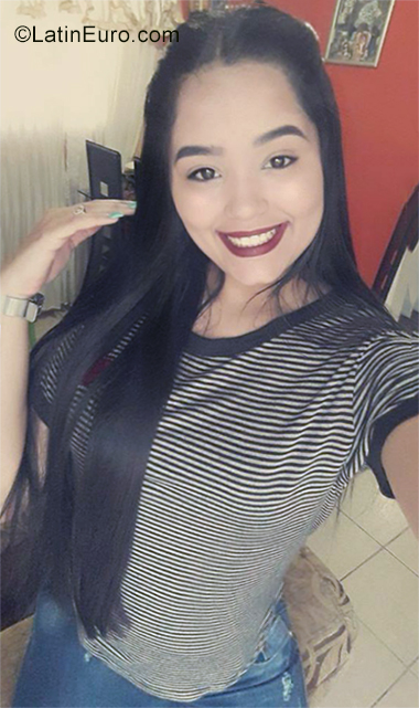 Date this nice looking Venezuela girl Gisel from Cabimas VE2513