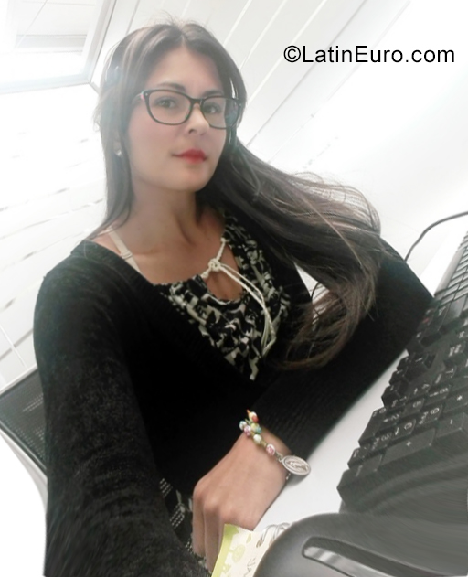 Date this fun Colombia girl Samanta from b CO25700