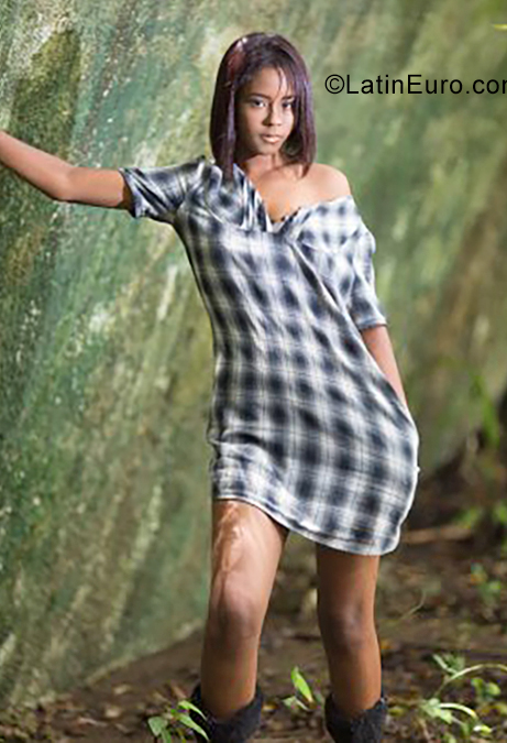 Date this delightful Dominican Republic girl Sofia from Santo Domingo DO35401