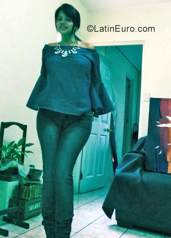 Date this sensual Guatemala girl Thyna from Guatemala City GT108