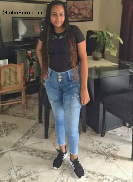Date this funny Colombia girl Dalys from Barranquilla CO25746