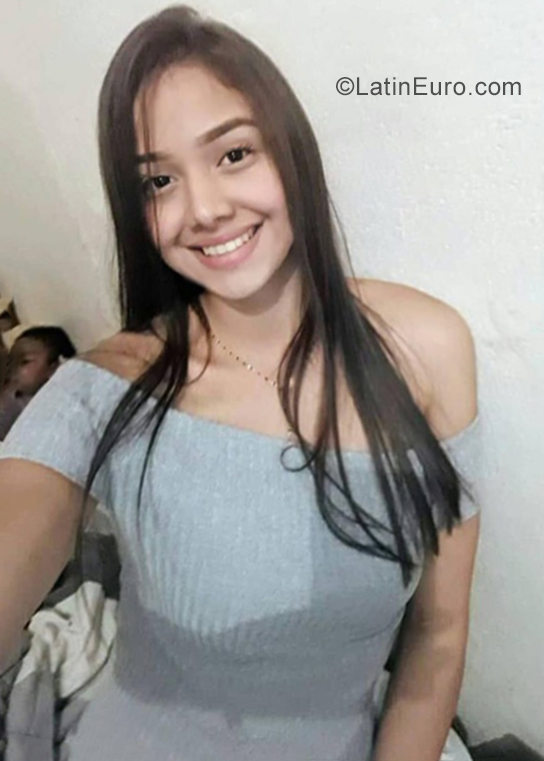 Date this lovely Venezuela girl Hilary from Barquisimeto VE2538