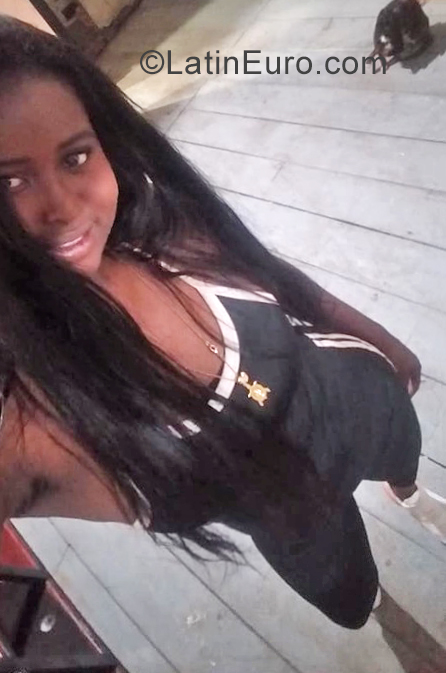 Date this beautiful Colombia girl Yendi from Bogota CO25847