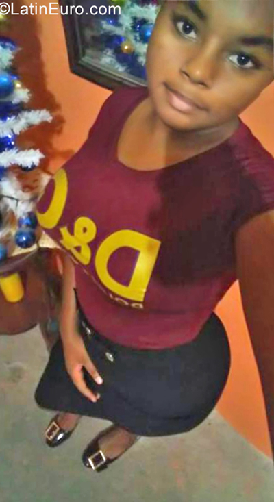 Date this tall Dominican Republic girl Alexa from Santo Domingo DO35448