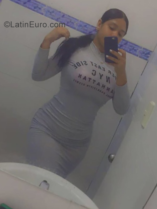 Date this passionate Dominican Republic girl Genesis from Mao Valverde DO35850