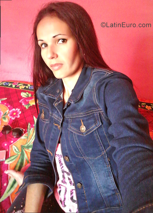 Date this fun Cuba girl Nisleydi from Las Tunas CU553