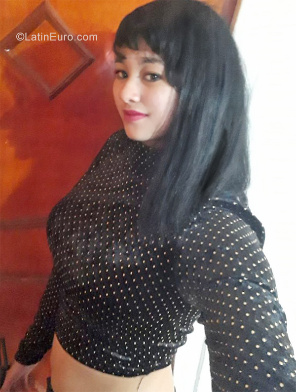 Date this young Colombia girl Rosa from Bogota CO25807