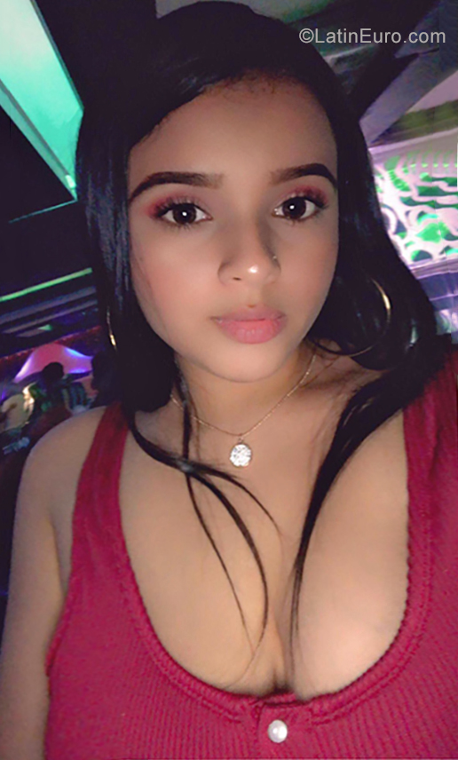 Date this hot Dominican Republic girl Kisey from Santiago DO35521