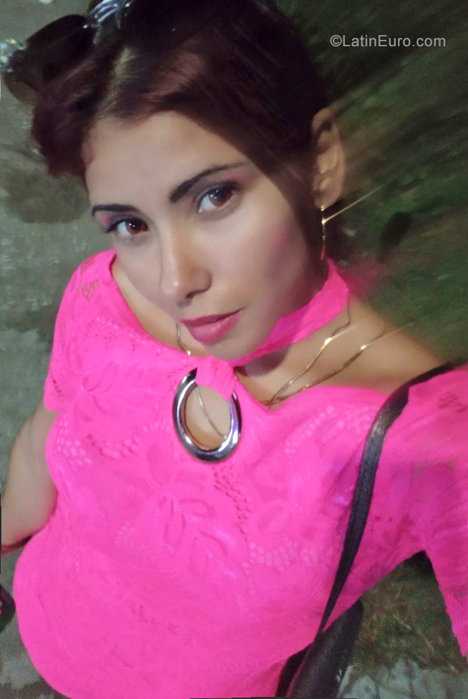 Date this attractive Cuba girl Jessica from Havana CU554