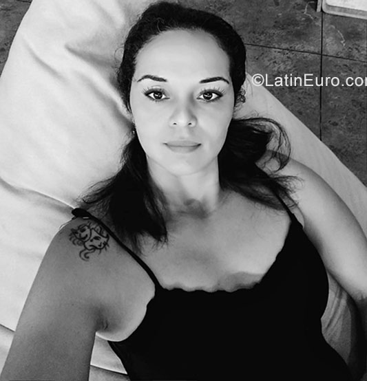 Date this nice looking Brazil girl Claudia from Sao Paulo BR10877