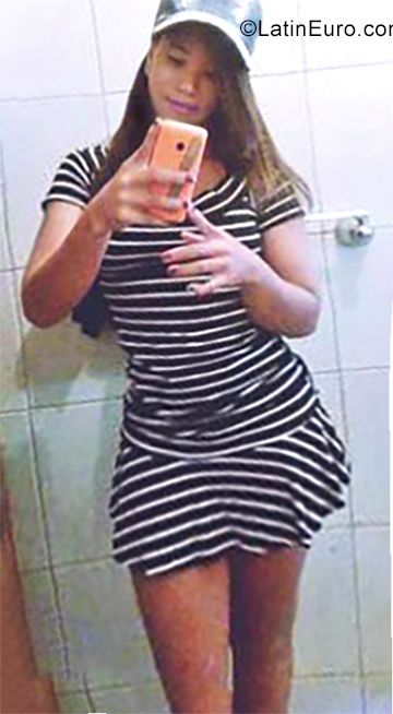 Date this hot Brazil girl Ana from Betim BR10878
