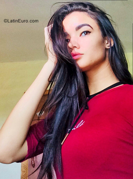 Date this sensual Cuba girl Diane from Holguin CU558