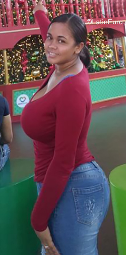 Date this tall Dominican Republic girl Carmen from santo domingo DO35849