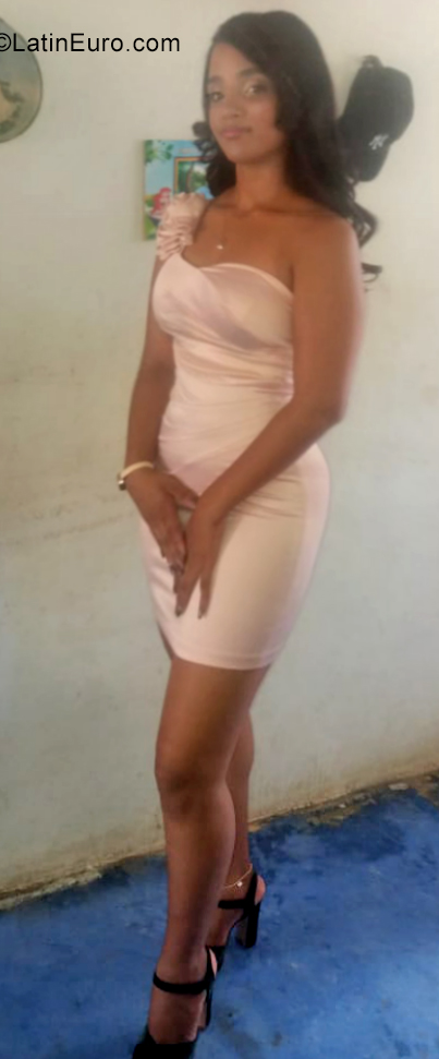Date this sensual Dominican Republic girl Gabi from Santiago DO35576