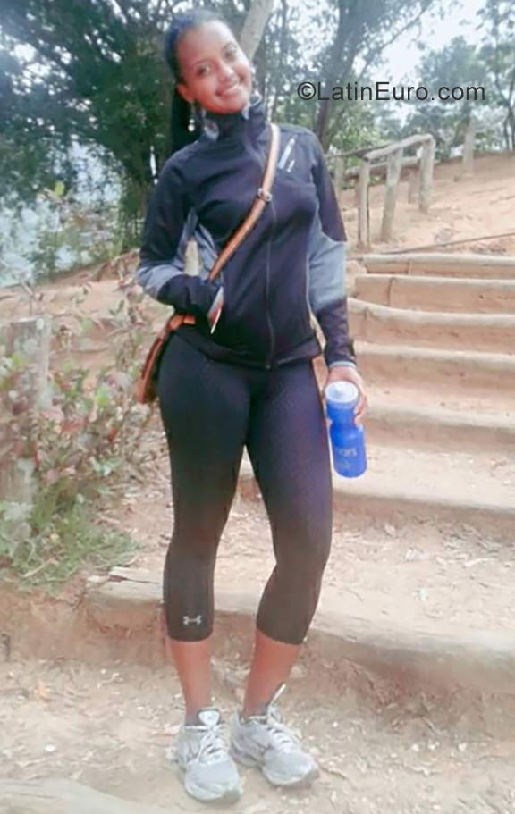 Date this funny Colombia girl Yadi from Bogota CO25840