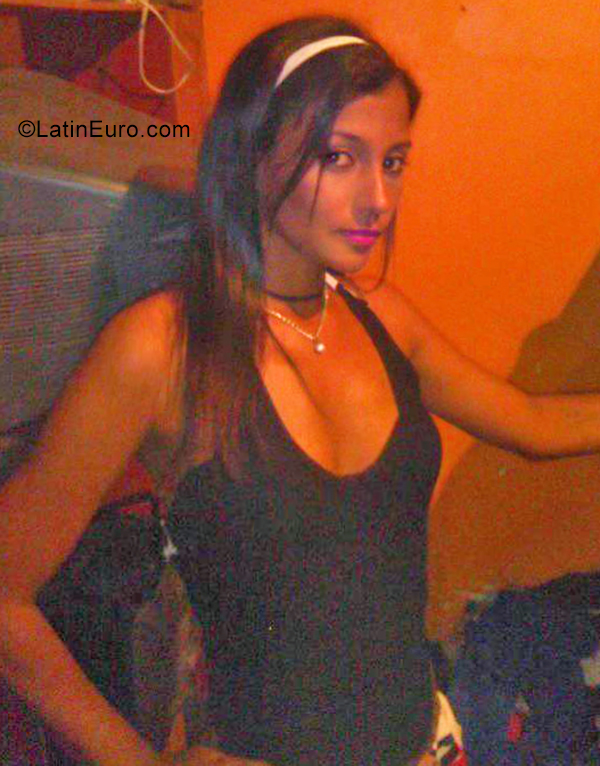 Date this fun Venezuela girl Chaly from Cabudare VE2570