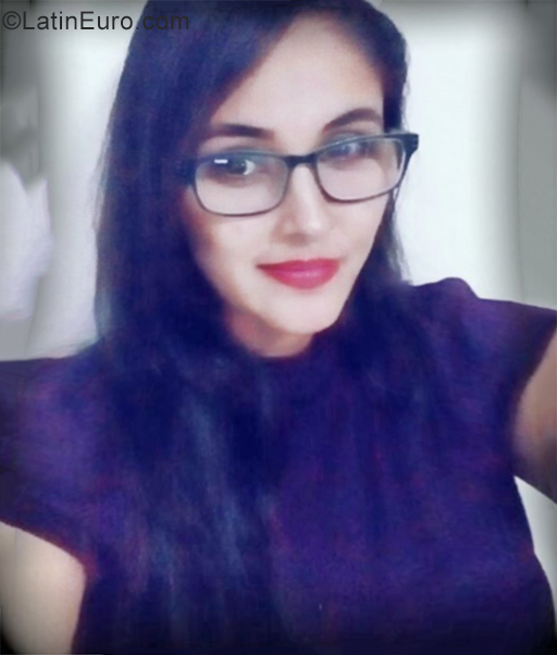 Date this voluptuous Honduras girl Gisela from San Pedro Sula HN2684