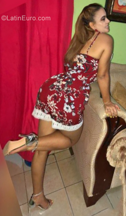Date this sensual Dominican Republic girl Diosia from San Cristobal DO35594