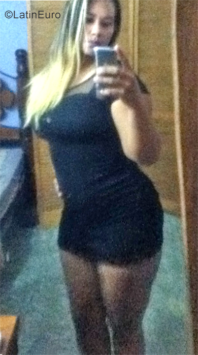 Date this hot Venezuela girl Andrea from Porlamar VE2578