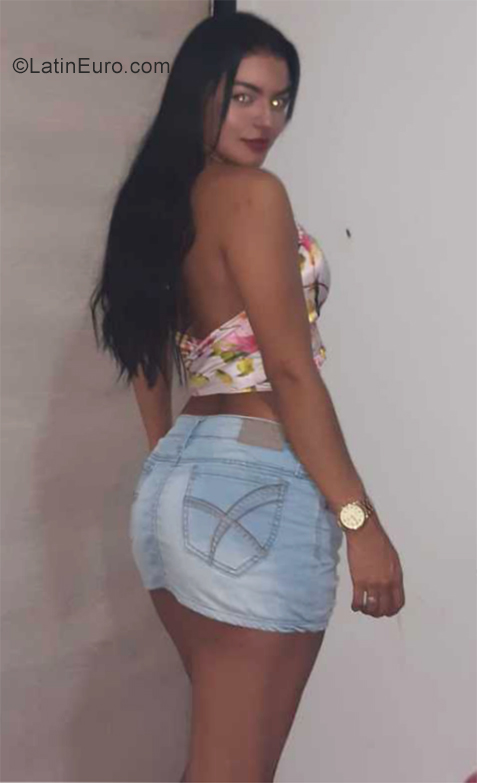 Date this charming Colombia girl Tania from Bogota CO25851