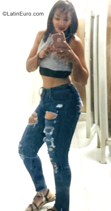 Date this voluptuous Dominican Republic girl Yess barrera from Santiago DO35634