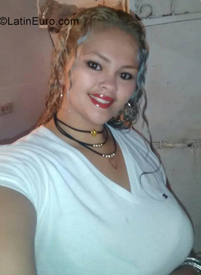 Date this cute Venezuela girl Kraisly from Maracay VE2673