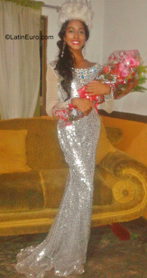 Date this foxy Colombia girl Yansejaria from Medellin CO25989