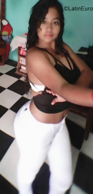 Date this passionate Colombia girl Fernanda from Cali CO25867