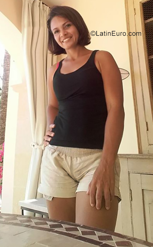 Date this happy Colombia girl Iremzul from Cartagena CO25869