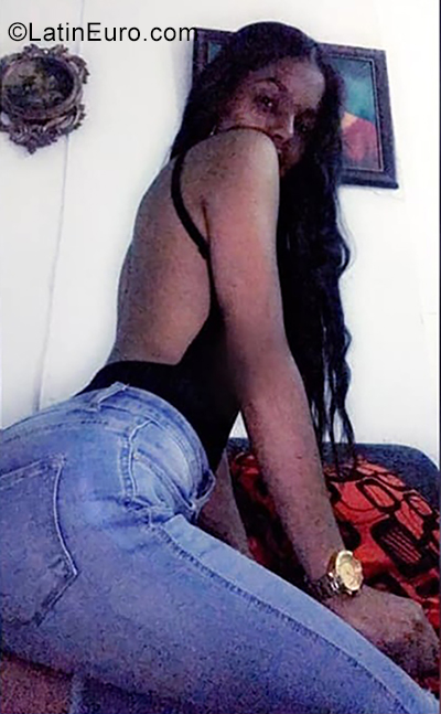 Date this nice looking Dominican Republic girl Sabrina from Santiago DO35648