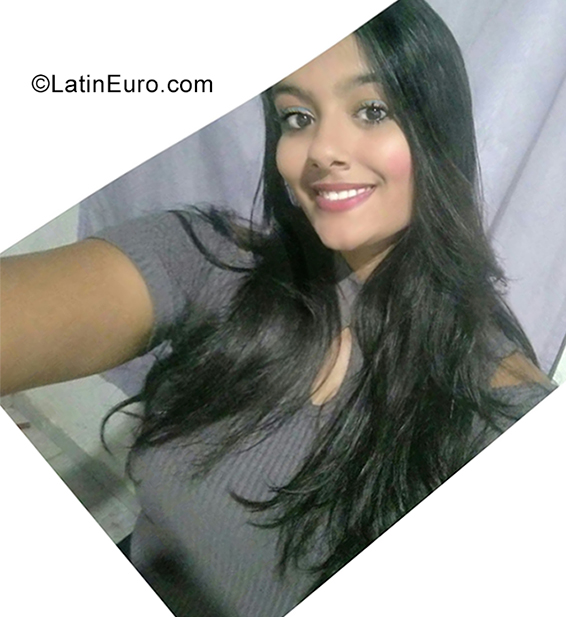 Date this voluptuous Brazil girl Tamiras from Fortaleza BR10905