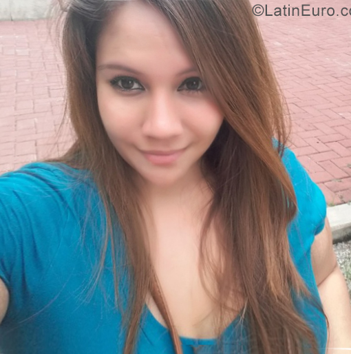 Date this happy Ecuador girl Dori from Guayaquil EC364