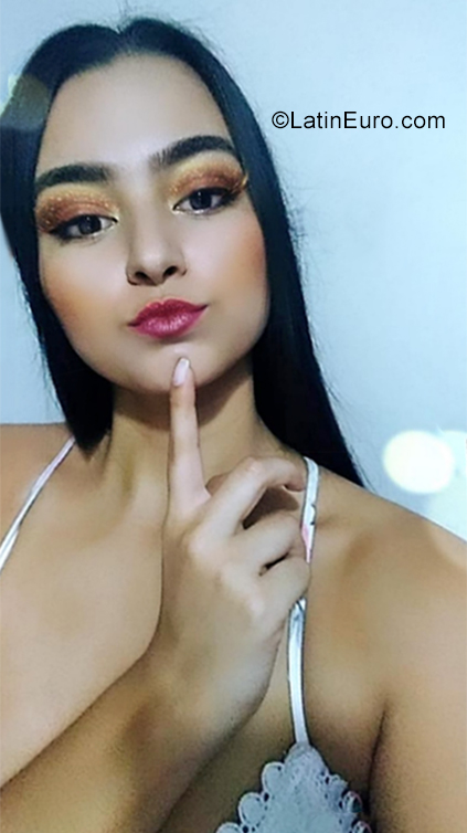 Date this fun Colombia girl Dani from Medellin CO25884