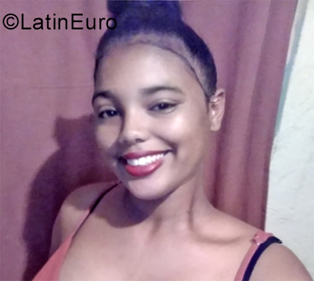 Date this funny Dominican Republic girl Erika from San Francisco de Marcoris DO35693