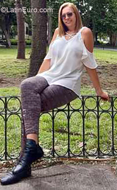 Date this beautiful Argentina girl Janett from Buenos Aires AR222