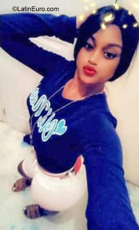 Date this attractive Dominican Republic girl Leslie from Moca DO35727