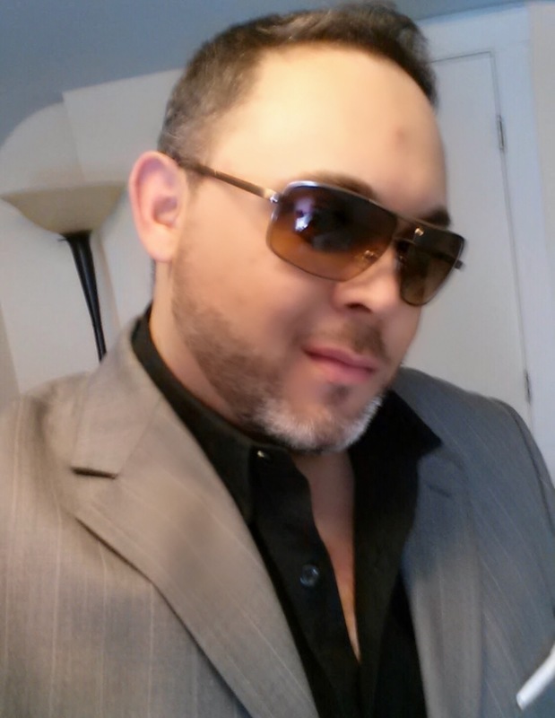 Date this athletic United States man Bank from Pawtucket US20226