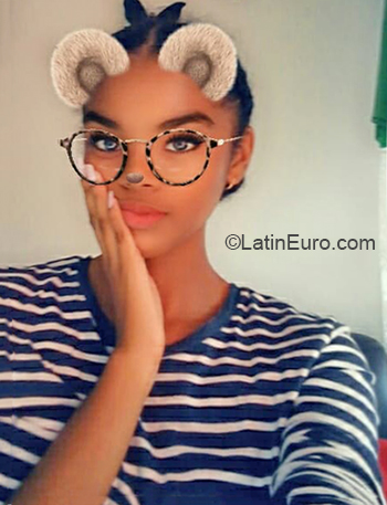 Date this beautiful Colombia girl Wendy from Cartagena CO25916