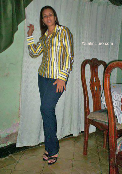 Date this lovely Colombia girl Ruby from Barranquilla CO25921