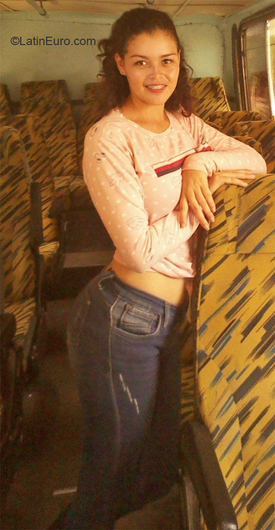 Date this sultry Venezuela girl Francys from Acarigua VE2663