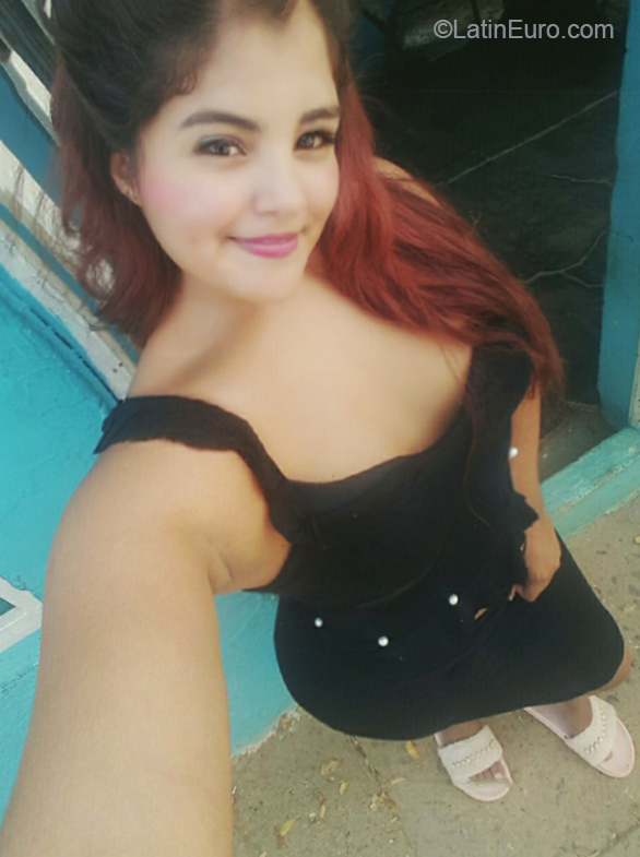Date this pretty Venezuela girl Andrea from Falcon VE2642