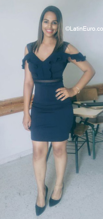 Date this good-looking Dominican Republic girl Coral from San Francisco De Macoris DO35768
