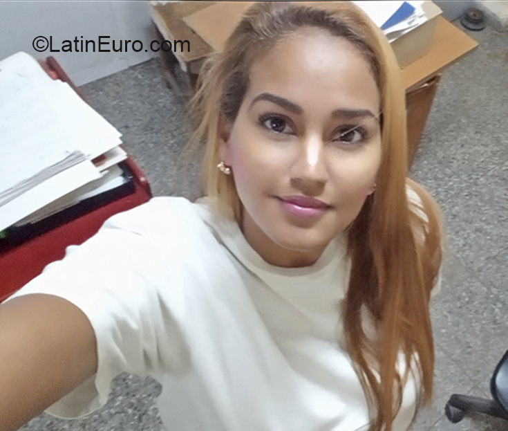 Date this charming Cuba girl Daylin from Havana CU573