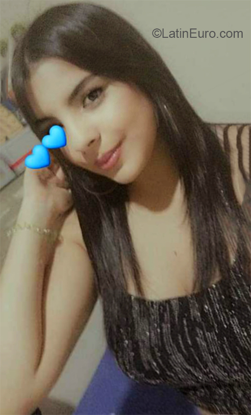 Date this happy Colombia girl Dahiana from Medellin CO27025