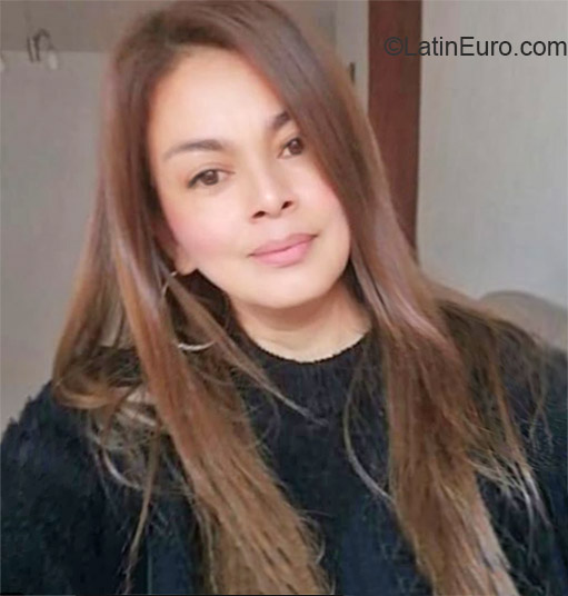 Date this voluptuous Colombia girl Leydes from Bogota CO25955