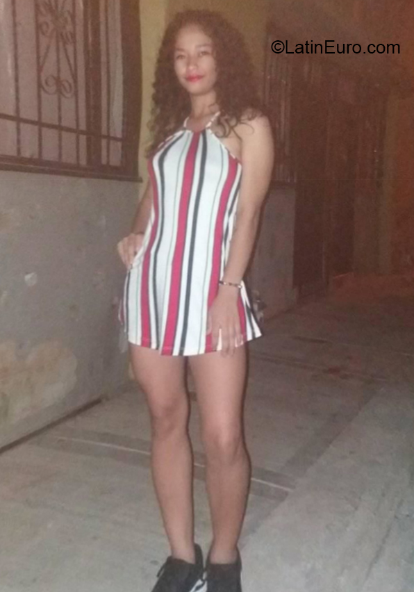 Date this pretty Colombia girl Yuliana from Santa Marta CO25974