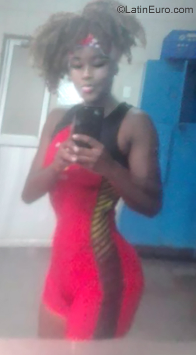 Date this hot Ecuador girl Allison from Quito EC366
