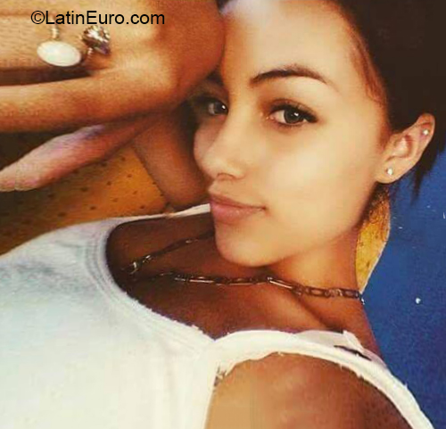 Date this exotic Colombia girl Lorena from Pereira CO25982