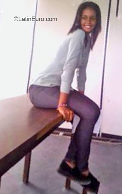 Date this hot Venezuela girl Stefanie from Maturin VE2667