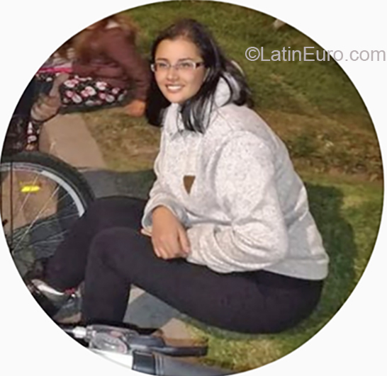 Date this young Colombia girl Yeraldin from Bogota CO26005